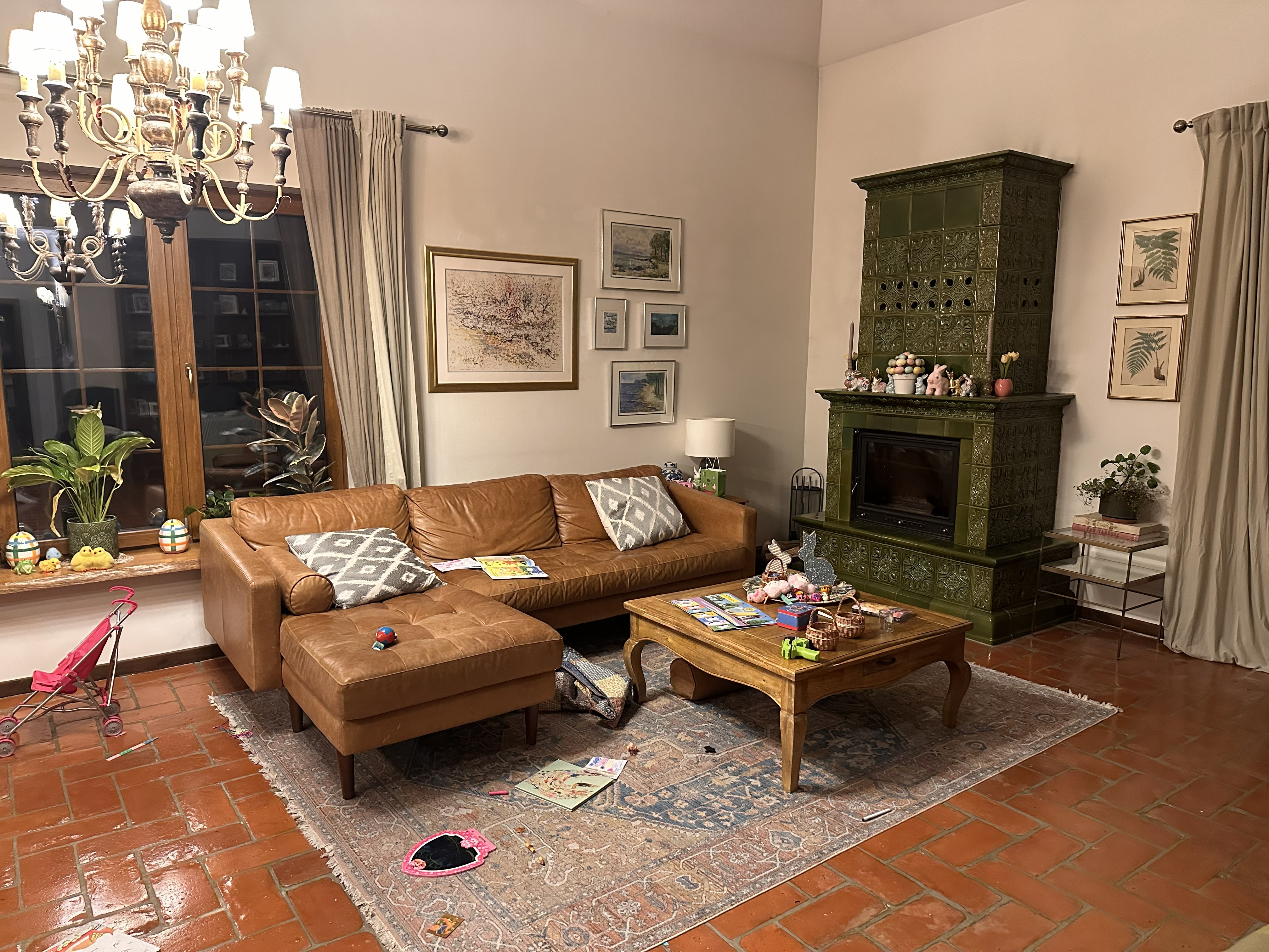 Living room before virtual staging